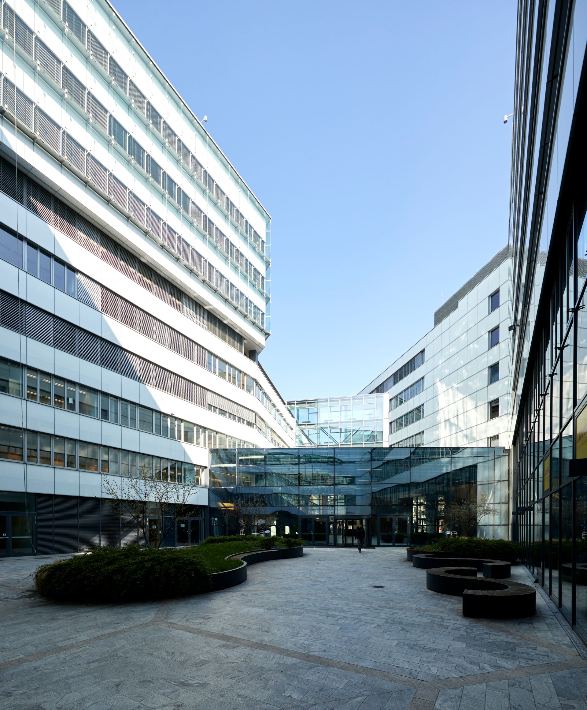 © @ Kapsch TrafficCom Wien Headquarter Europlaza Innenhof (warm-flat)